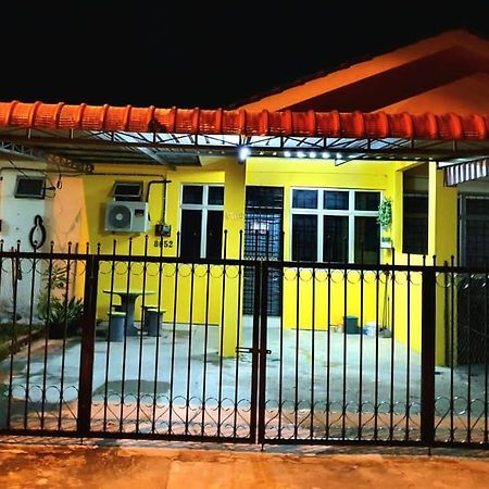 Lh Alisha Homestay Wangsa Mewangi Gua Musang Exteriér fotografie
