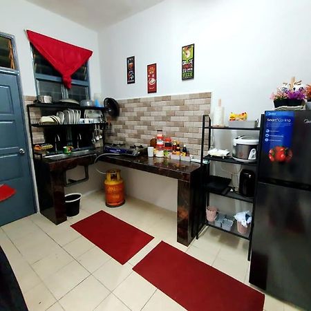 Lh Alisha Homestay Wangsa Mewangi Gua Musang Exteriér fotografie